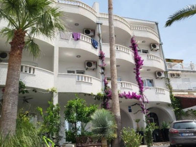 Atraktivna kuća s apartmanima, Baška voda