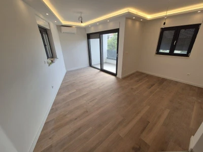 Novogradnja, odlična lokacija Makarska