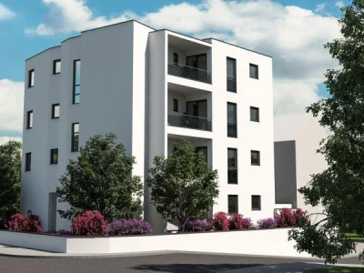 Dvosoban stan 90m od glavne plaže Makarska