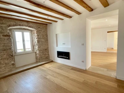 NOVO! Luksuzan stan prvi red do mora (155m2), Šibenik