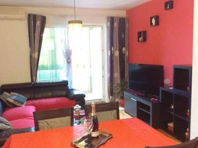 Prilika! Namješten dvosoban stan Makarska 58m2