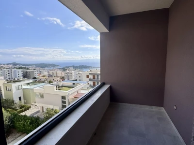 Dvosoban stan s pogledom na more,parking mjestom i ostavom S6