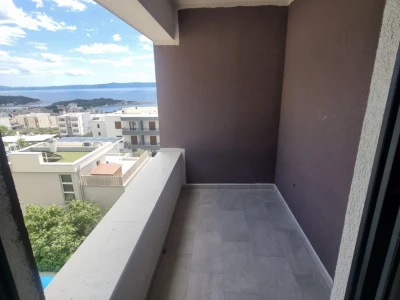 Dvosoban stan s pogledom na more,parking mjestom i ostavom S4