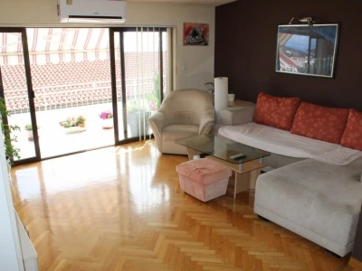 Dvije etaže kuće 300 metara od mora, Makarska (160m2)