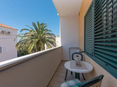 Prilika! Šest apartmana drugi red od mora, Makarska.