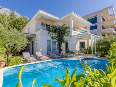Moderna Villa s bazenom, Makarska