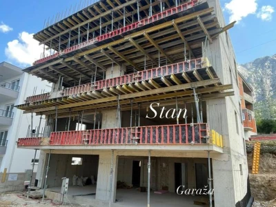 Jednosoban stan s garažnim mjestom, Makarska