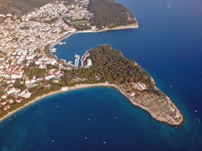 ZEMLJIŠTE PRVI RED UZ MORE MAKARSKA (1589m2)