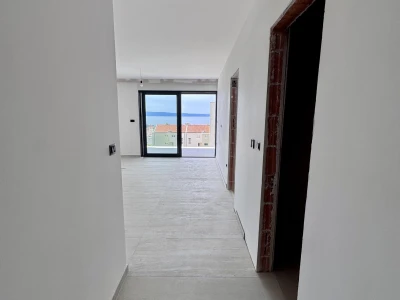 Three-bedroom apartment in a new building (87m2) Makarska