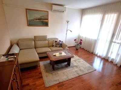 Namješten stan 100 metara od glavne gradske plaže, Makarska