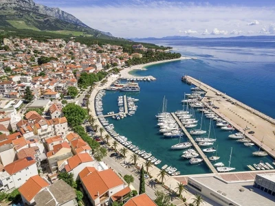 Apartmanska kuća sa 15 apartmana 100 metara od plaže, Baška Voda!