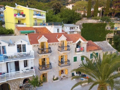 Novouređena kamena kuća prvi red uz more, Makarska Rivijera