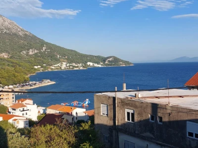 Samostojeća kuća s pogledom na more, Igrane