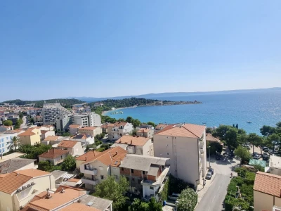 Jednosoban stan za renovaciju 70 metara od plaže, Makarska