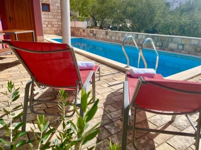 Vila s bazenom i pogledom na more