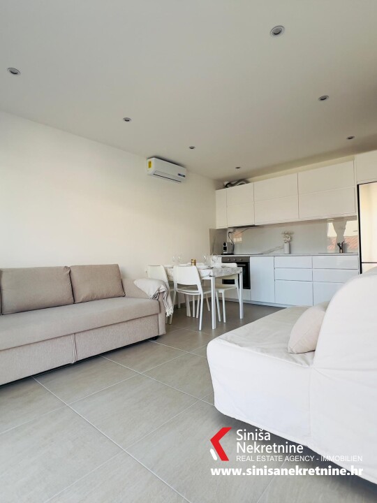 Namješten jednosoban stan 200m od plaže, Baška Voda