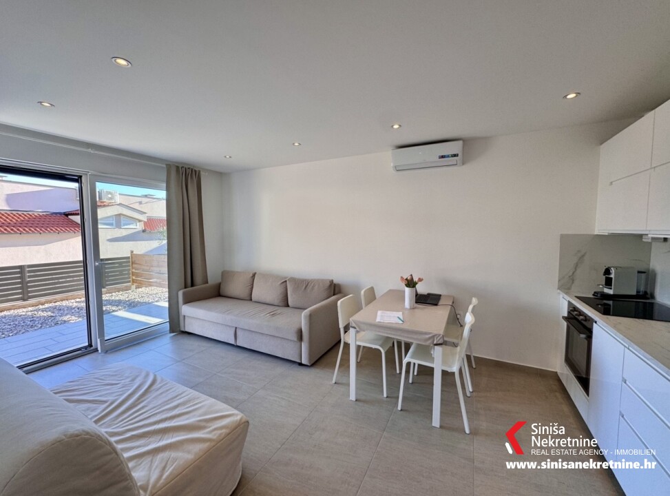 Namješten jednosoban stan 200m od plaže, Baška Voda