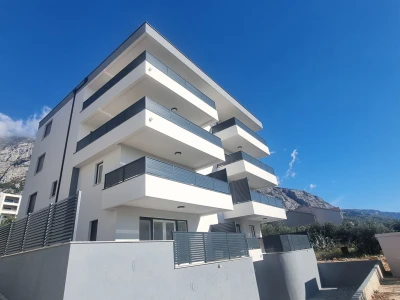 Novogradnja useljivo! Stan u visokom prizemlju s vrtom