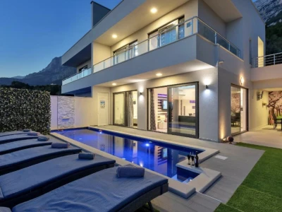 Villa with pool and sea view, Makarska