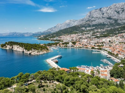 Novogradnja 400m od centra grada s pogledom na more, Makarska