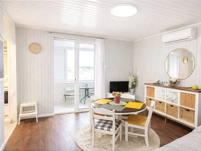 Trosoban stan s pogledom na more u centru (Makarska)