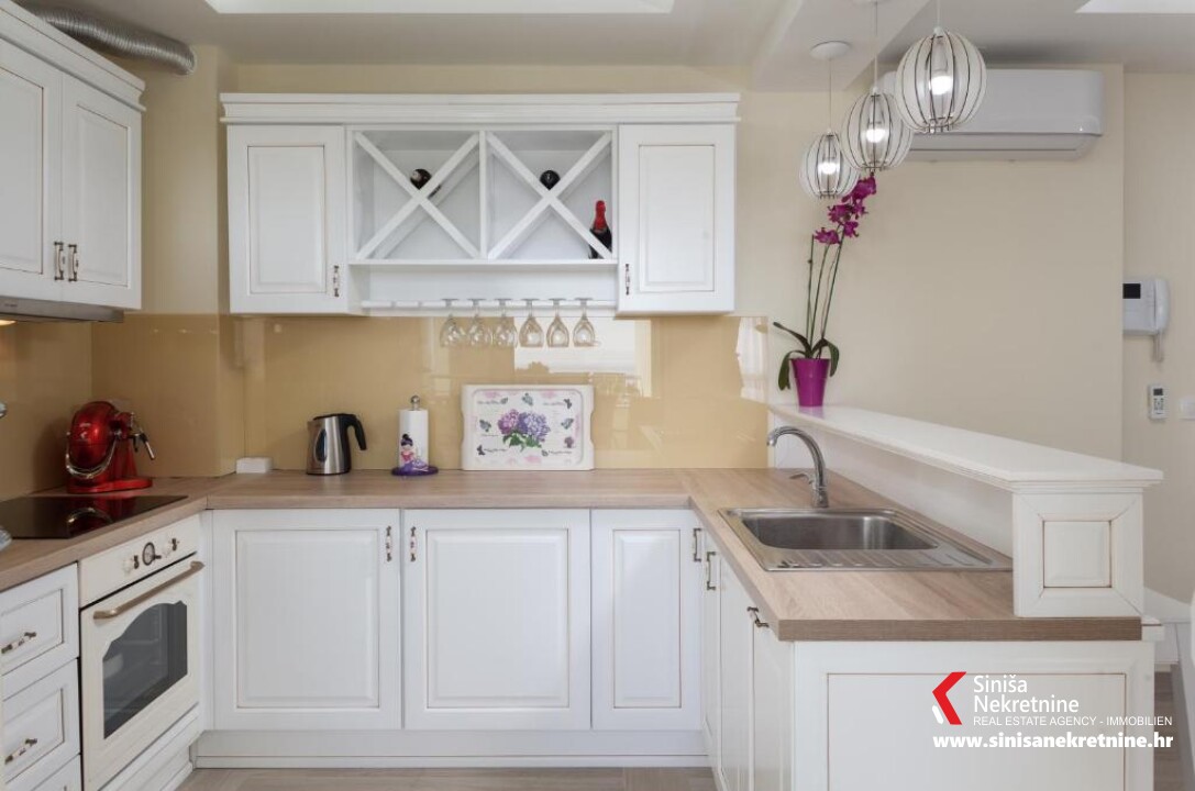 Useljiv namješten stan 71m2