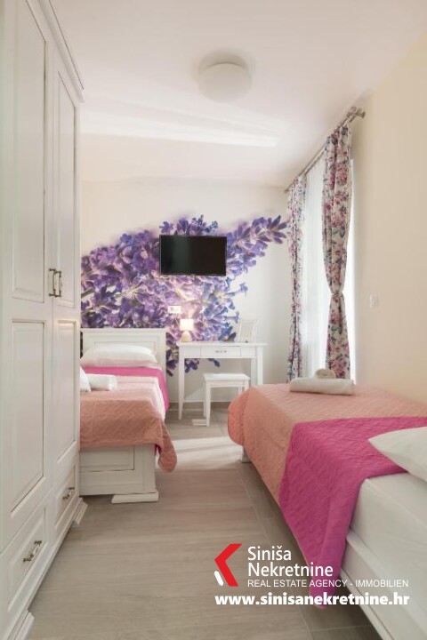 Useljiv namješten stan 71m2