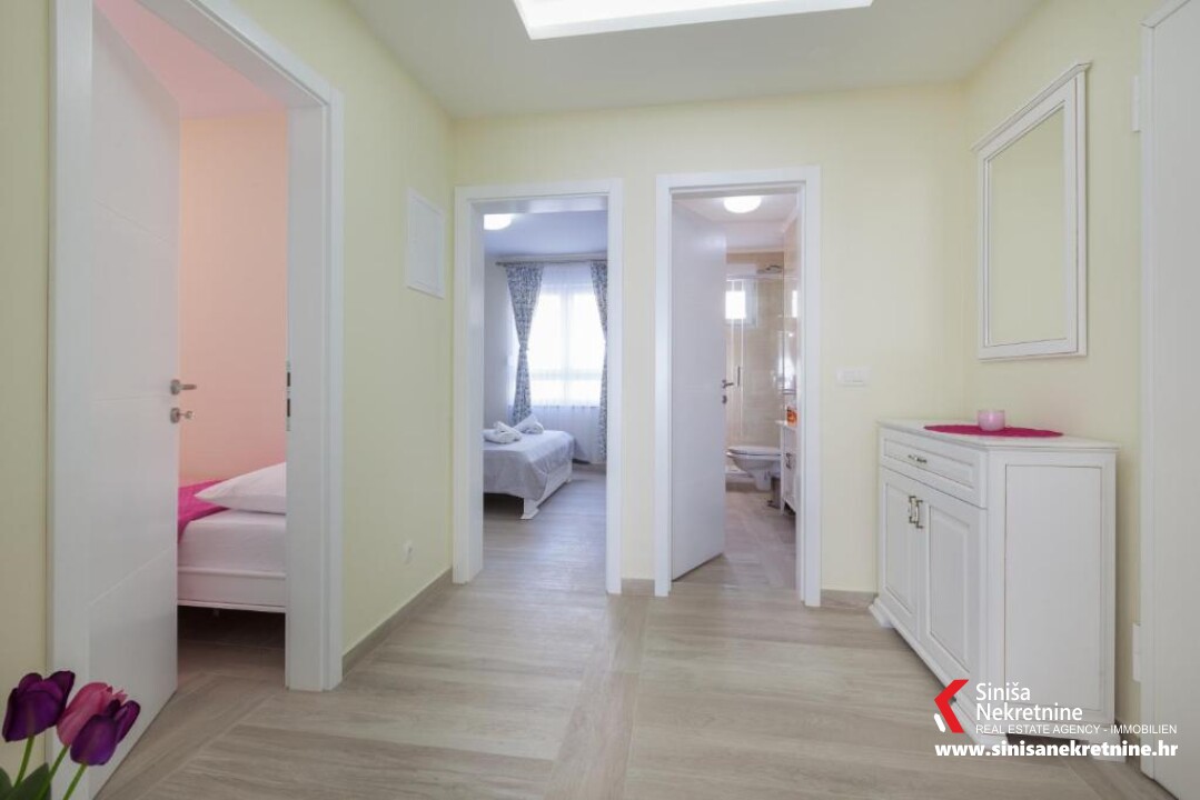 Useljiv namješten stan 71m2