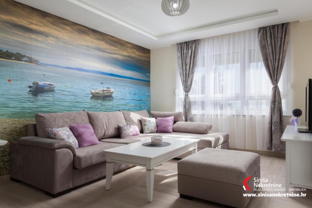 Useljiv namješten stan 71m2