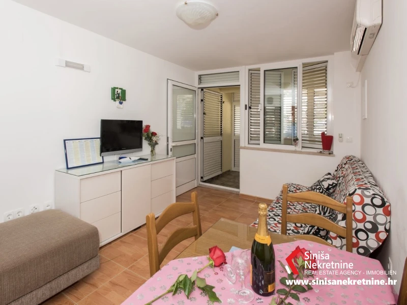 PRILIKA! Jednosoban stan 50m od plaže, Makarska