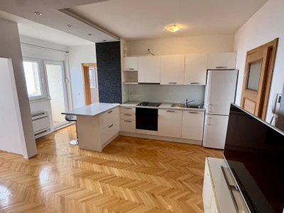 Smaller two-bedroom apartment with sea view, Makarska