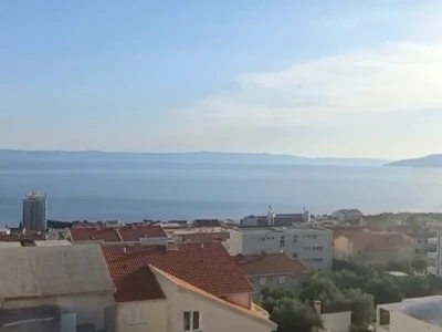 Smaller two-bedroom apartment with sea view, Makarska