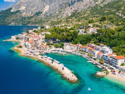 PRILIKA! Atraktivno građevinsko zemljište za zgrade, 80m od plaže