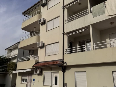 Two bedroom apartment with a sea view, Makarska