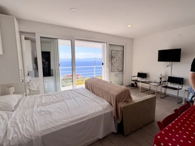 Studio apartment 150 meters from the beach, Podgora