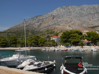 Vila s apartmanima i restoranom na Makarskoj rivijeri prvi red do mora
