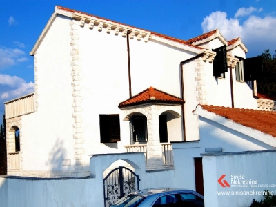 Brač, Supetar - vila sa bazenom 80 m od mora