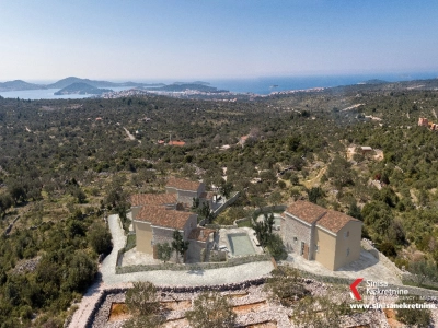 Lukuszne vile u mirnom dijelu zaleđa Rogoznice- Šibenik