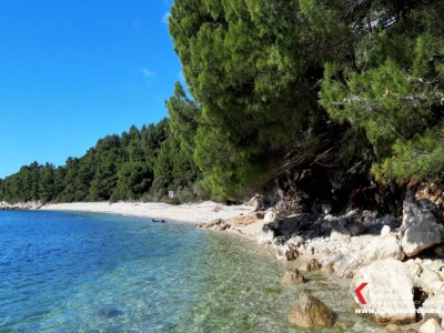 Zemljište u turističkoj zoni 20 metara od mora