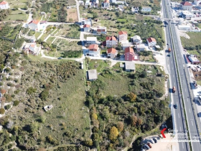 Građevinsko zemljište u stambeno-poslovnoj zoni sa pogledom na more
