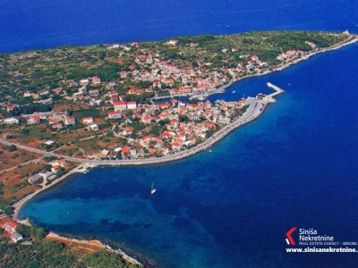 NOVO!POVOLJNO!Zemljište prvi red do mora!