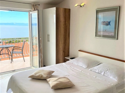 Tri apartmana sa pogledom na more, Makarska
